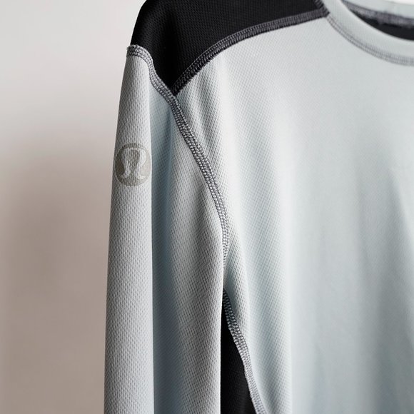 Vintage Lululemon Technical long sleeve top shirt, Size Medium, great condition - Picture 2 of 7